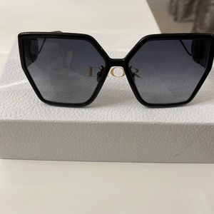 Dior 30montaigne Bu black butterfly sunglasses